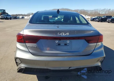 2023 Kia Forte Lxs z USA, uszkodzony, nr VIN 3KPF24AD5PE627405